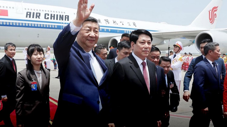 Chủ tịch nước Lương Cường đón Tổng Bí thư, Chủ tịch nước Trung Quốc Tập Cận Bình