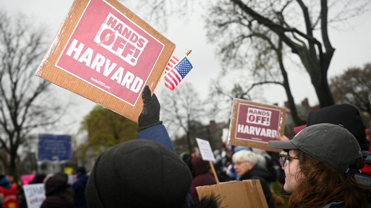 Cuộc chiến giữa chính quyền ông Trump với Harvard tiếp diễn căng thẳng