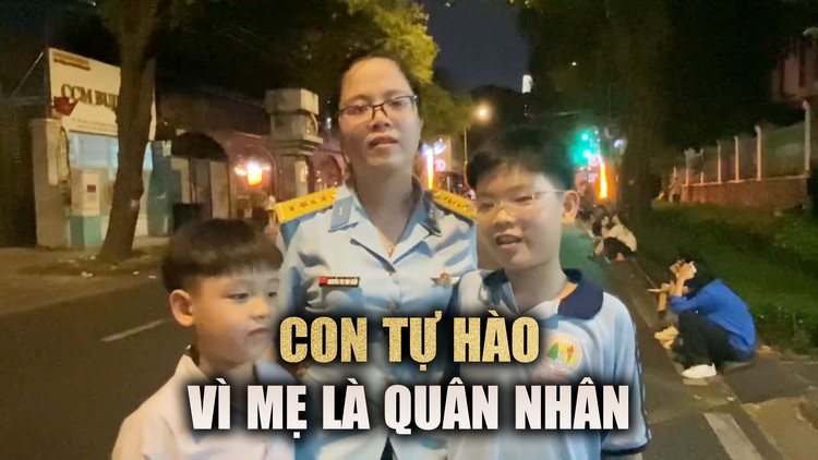 Hai con trai của nữ quân nhân: Con rất tự hào về mẹ