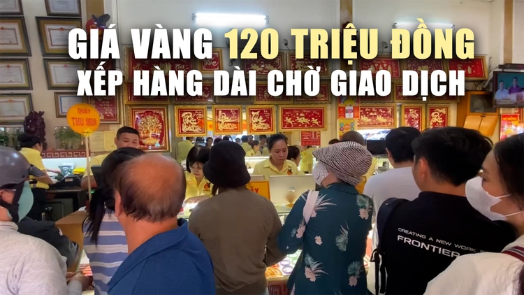 Giá vàng 120 triệu đồng/lượng: Xếp hàng dài chờ giao dịch ở TP.HCM
