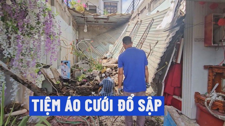 Tiệm áo cưới đổ sập ở quận 12 trong cơn mưa lớn