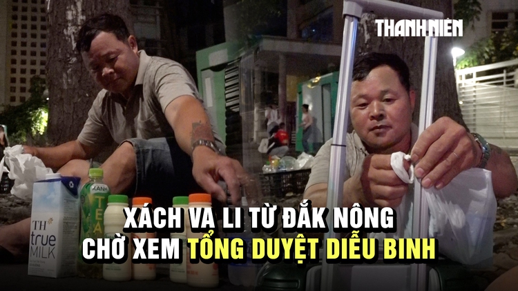 6 bố con xách va li từ Đắk Nông trắng đêm chờ xem tổng duyệt diễu binh