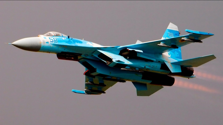 Su-27 Ukraine bùng cháy giữa trời khi đánh chặn UAV Nga