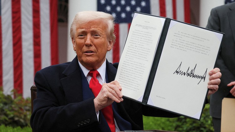 Ông Trump tăng mạnh thuế quan để Mỹ 'độc lập kinh tế'