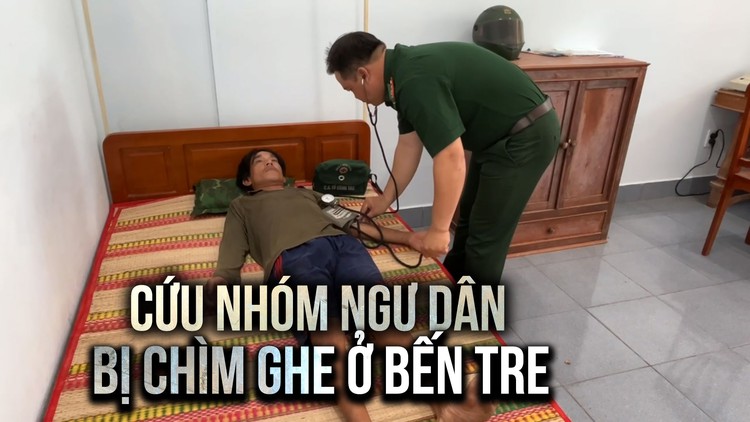 Tàu đánh cá bị chìm do phá nước ở cửa sông Cửa Đại: Cứu sống 3 ngư dân