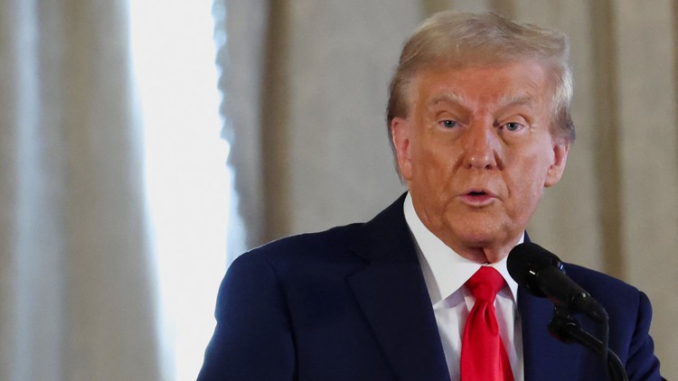 Trung Quốc áp thuế trả đũa, Tổng thống Trump nói Bắc Kinh 'hoảng loạn'