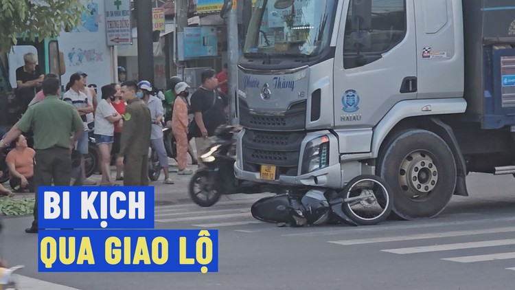 Bi kịch qua giao lộ: Xe tải cuốn xe máy vào gầm