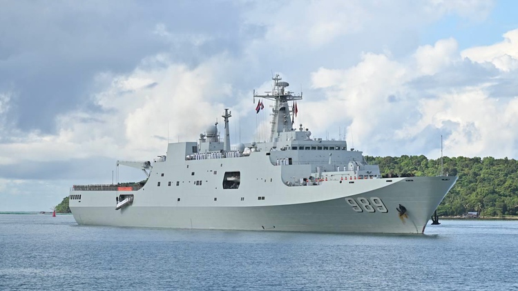 Tàu đổ bộ, binh sĩ Trung Quốc đến căn cứ Campuchia để tập trận chung