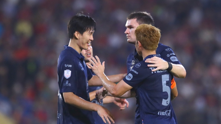 CLB Buriram United phối hợp phạt góc - đánh đầu đẹp mắt cân bằng tỷ số với CLB CAHN