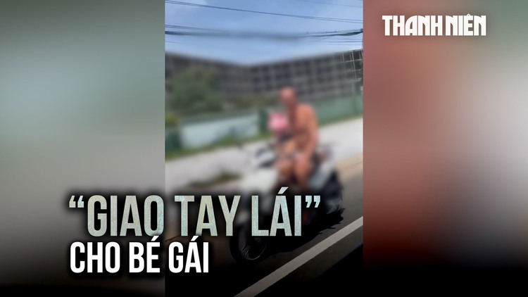 Du khách nước ngoài 'giao tay lái' cho bé gái giữa đường phố Phú Quốc