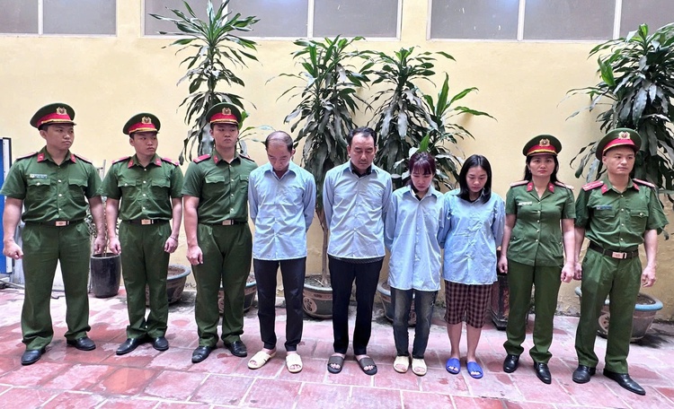 Vạch trần chiêu 'moi' tiền chủ bãi xe của bí thư phường
