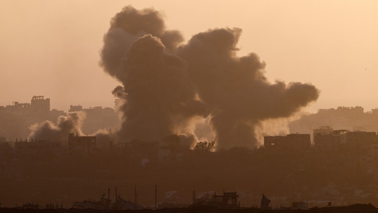 Israel không kích Gaza, hàng chục người tản cư thiệt mạng