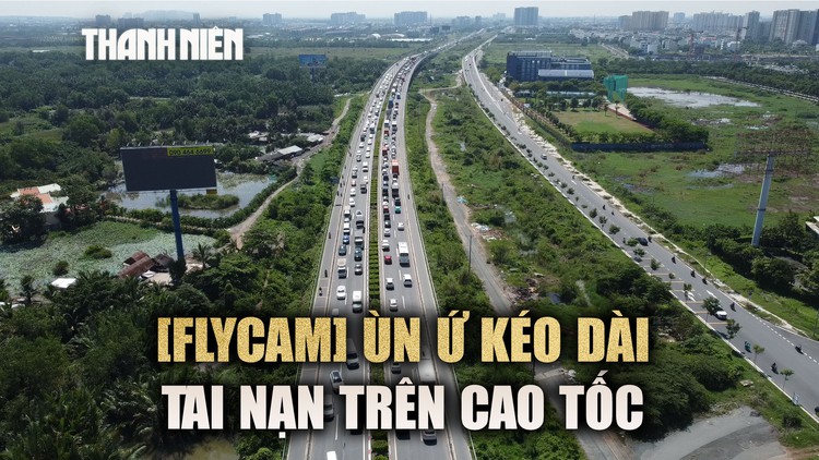 Cận cảnh kẹt xe nghiêm trọng vì tai nạn trên cao tốc TP.HCM - Long Thành - Dầu Giây