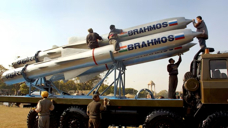 Pakistan thừa nhận bị tên lửa BrahMos Ấn Độ phủ đầu khi sắp phản công