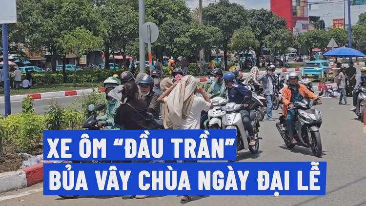 Xe ôm 'đầu trần' bủa vây đường vào chùa trong Đại lễ Vesak 2025