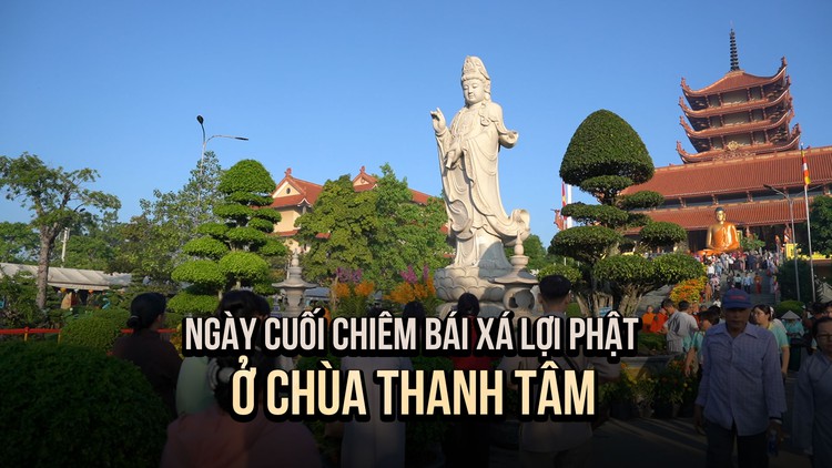 Người dân xúc động trong ngày cuối chiêm bái xá lợi Phật ở chùa Thanh Tâm
