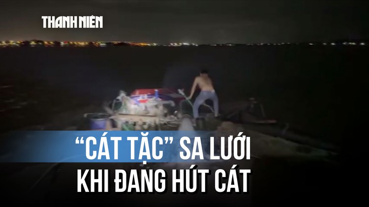 Bắt quả tang 2 ghe gỗ gắn bơm công suất lớn trộm cát trên sông Cổ Chiên