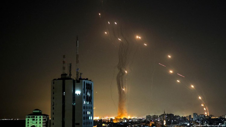 Uy danh Vòm Sắt của Israel có đứng vững trước mưa tên lửa Iran?