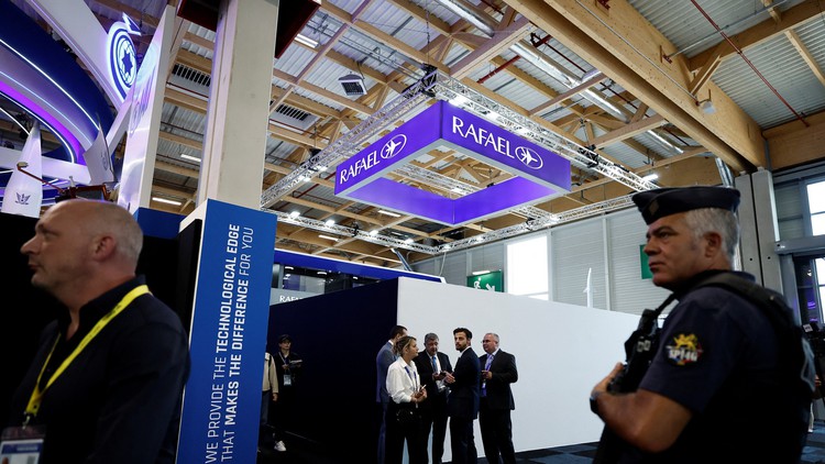 Pháp 'chọc giận' Israel, đóng cửa bốn gian trưng bày vũ khí tại triển lãm Paris