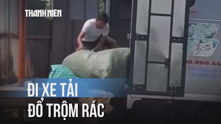 Hai người đổ trộm rác, dân bức xúc quay clip 'bóc phốt'