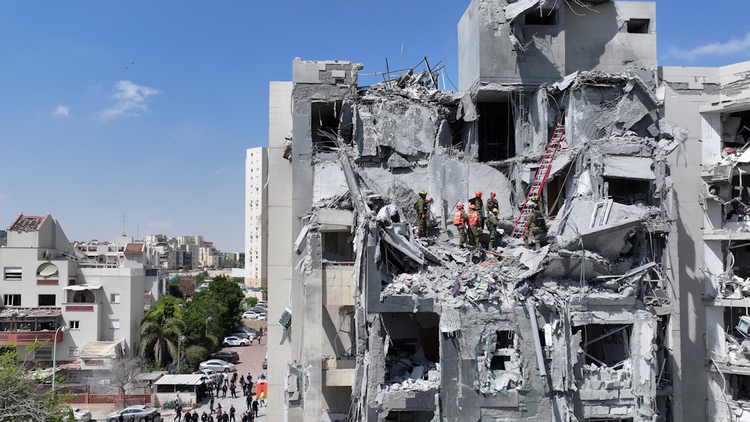 Israel, Iran tranh cãi quanh cáo buộc vi phạm lệnh ngừng bắn