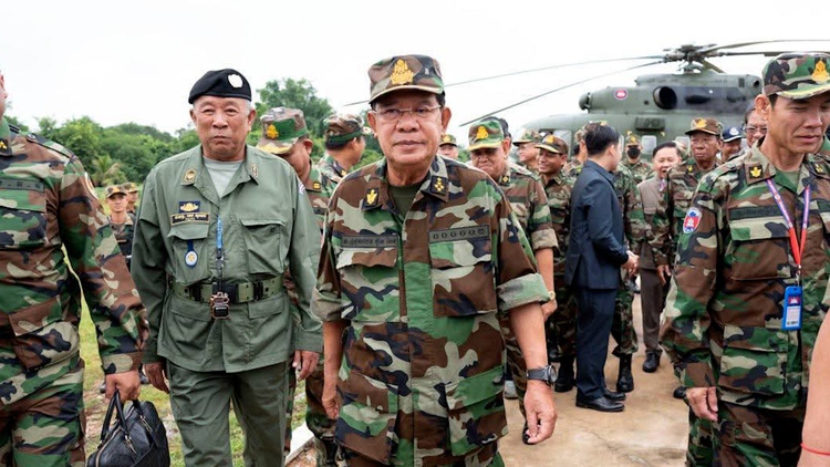Ông Hun Sen lần đầu ra biên giới từ khi căng thẳng Campuchia - Thái Lan bùng lên