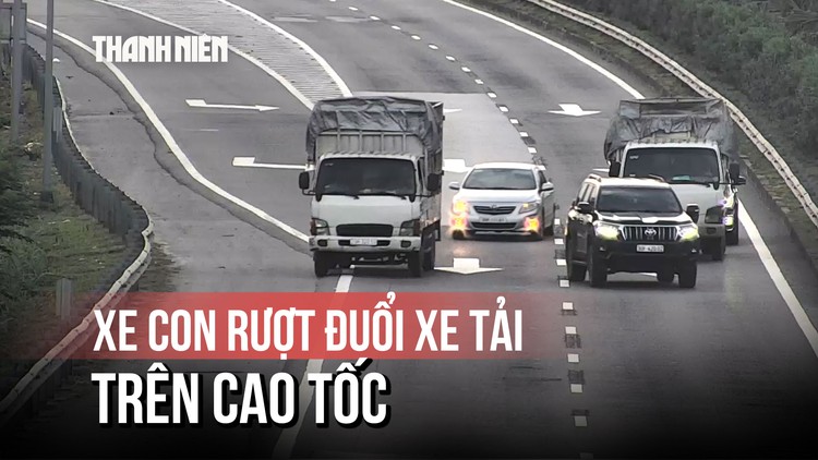 Tài xế xe con 'ép' 2 xe tải trên cao tốc vì nghi ăn gian sắt vụn