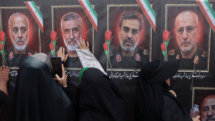 Dòng người Iran dự tang lễ 'lịch sử' dành cho các chỉ huy thiệt mạng dưới tay Israel