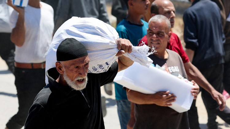 Dân Gaza bị bắn chết khi đi nhận viện trợ, lãnh đạo LHQ chấn động