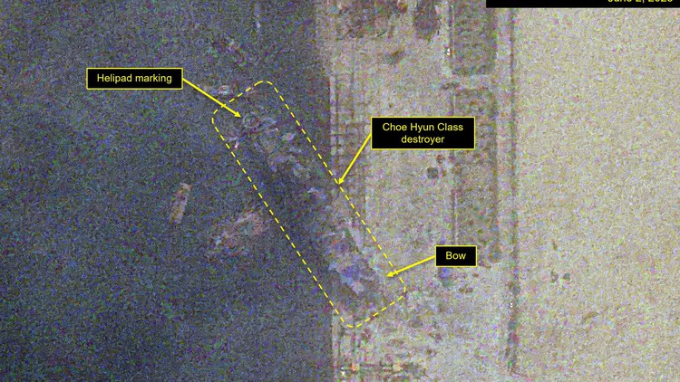 Triều Tiên dựng thẳng được tàu chiến sau sự cố hạ thủy?