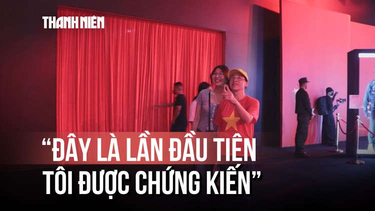 'Vinh quang Công an nhân dân': Bà cháu lần đầu rủ nhau đi xem 'siêu' vũ khí