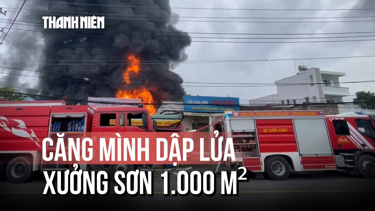 Ngọn lửa dữ bao trùm xưởng sơn 1.000 mét vuông lúc sáng sớm