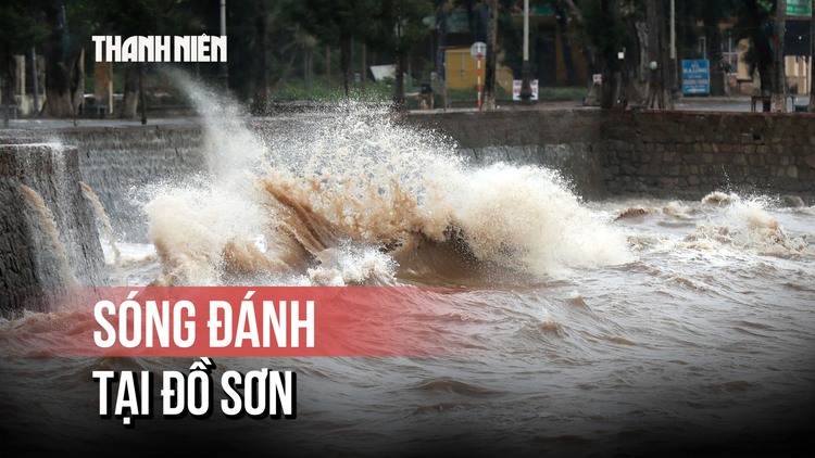 Bão số 3 (Wipha): Cận cảnh sóng đánh dữ dội tại Đồ Sơn