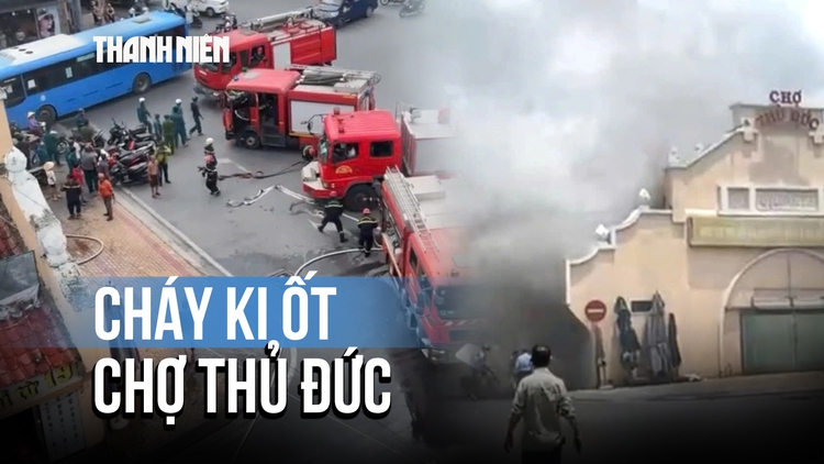 Cháy ki ốt trong chợ Thủ Đức, nghi do chập điện