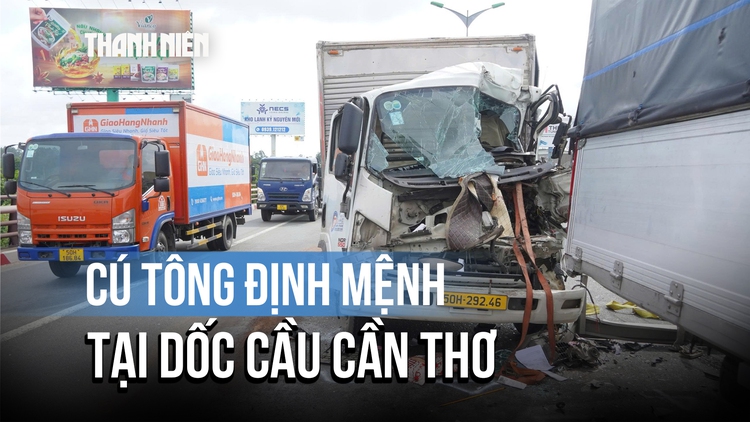 Đầu xe tải vỡ nát, tài xế tử vong sau cú tông tại dốc cầu Cần Thơ