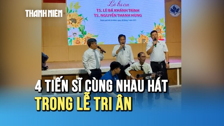 [VIDEO] Xúc động khoảnh khắc hai tiến sĩ Lê Bá Khánh Trình, Nguyễn Thanh Hùng hát cùng đồng nghiệp trong lễ chia tay