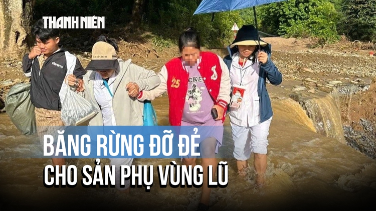 Mưa lũ gây sạt lở ở Nghệ An, sản phụ chuyển dạ sinh con giữa đường