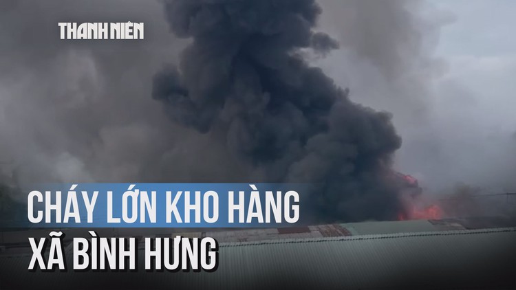 Cháy kho hàng ở xã Bình Hưng, gần 200 cảnh sát nỗ lực chữa cháy