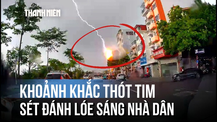 Hết hồn chứng kiến tia sét đánh thẳng vào nhà dân ở Hà Nội