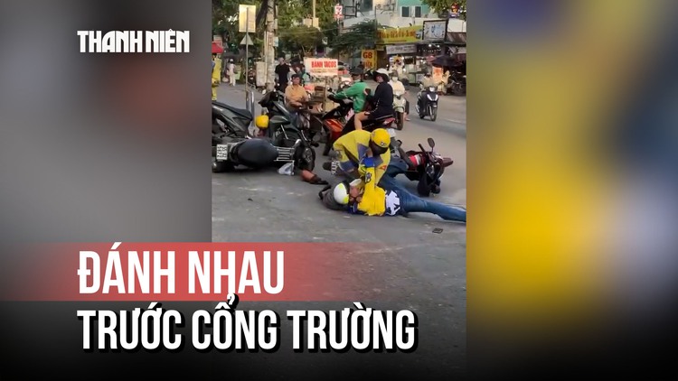 Mời làm việc 2 tài xế ẩu đả trước cổng trường đại học