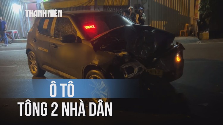 Hiện trường ô tô tông vào nhà dân, 2 người đi cấp cứu