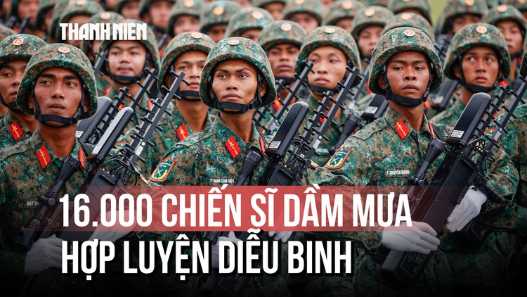 Khoảnh khắc ấn tượng dưới mưa: 16.000 chiến sĩ hào hùng hợp luyện diễu binh