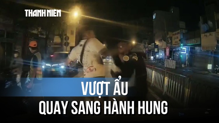 Hành hung tài xế ô tô sau khi té ngã vì tai nạn