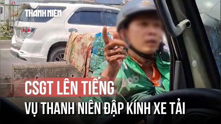 Người mặc áo xe ôm công nghệ đập kính xe tải: CSGT TP.HCM lên tiếng