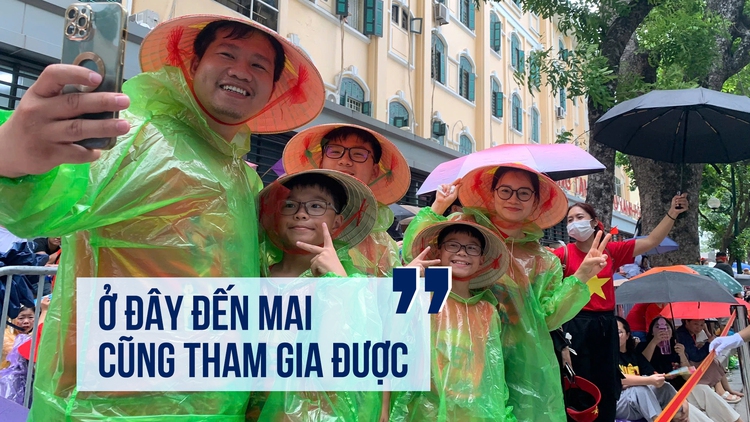 Cả nhà đi xem hợp luyện diễu binh từ 5 giờ sáng: 'Ở đây đến mai cũng được'