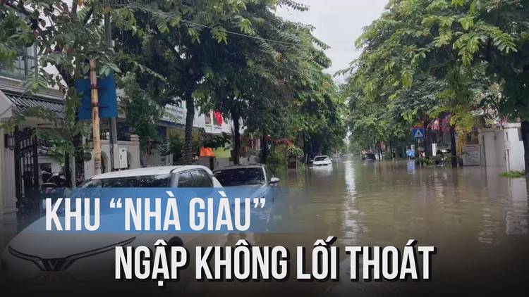 Dùng bao cát bảo vệ trụ ATM ở 'khu nhà giàu' Hà Nội