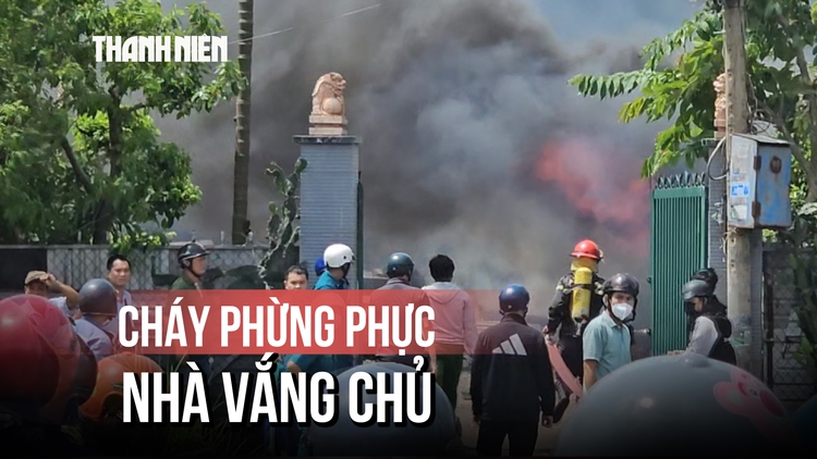 Lửa cháy phừng phực trong nhà vắng chủ ở TP.HCM
