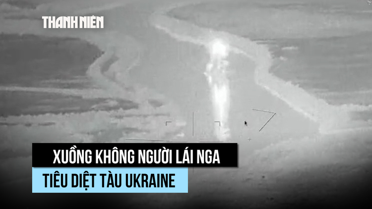 Xem xuồng tự sát Nga lần đầu đánh tàu quân sự Ukraine