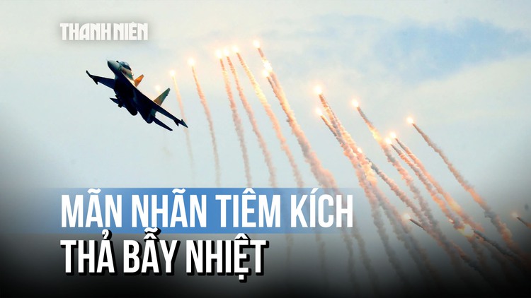 Tổng duyệt diễu binh: Mãn nhãn tiêm kích thả bẫy nhiệt trên bầu trời Hà Nội