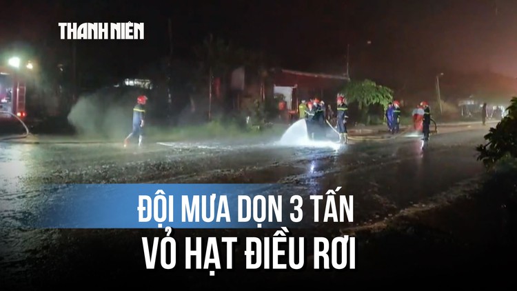 Hy hữu: 3 tấn vỏ hạt điều rơi trên đường, CSGT và PCCC có hành động đẹp